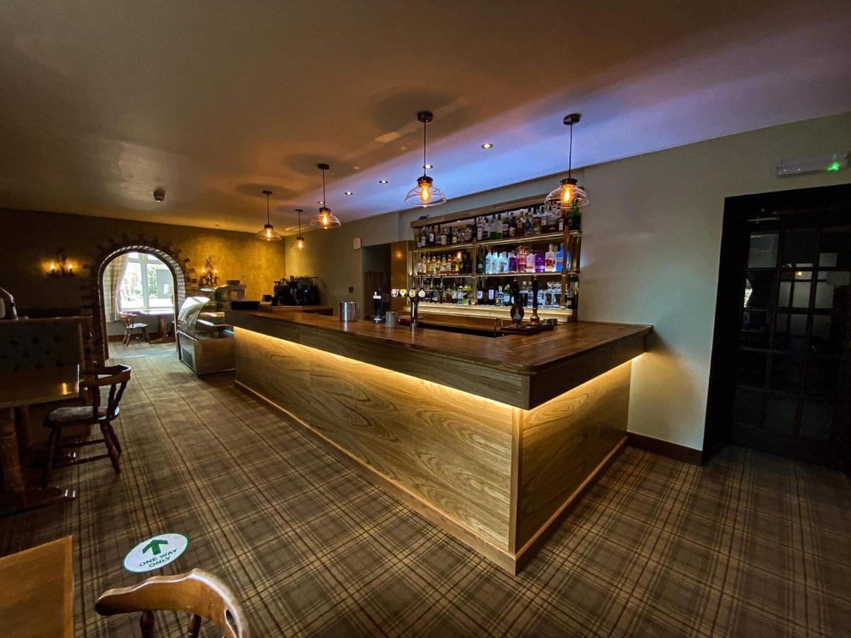 Duke Of Gordon Hotel Kingussie Buitenkant foto