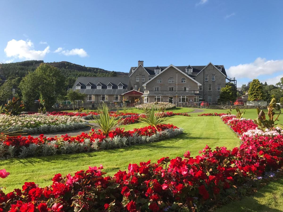 Duke Of Gordon Hotel Kingussie Buitenkant foto