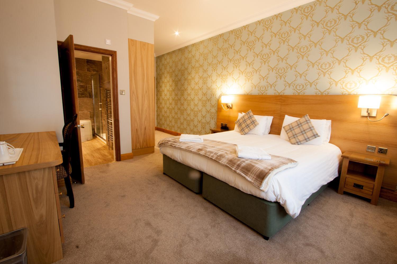 Duke Of Gordon Hotel Kingussie Buitenkant foto