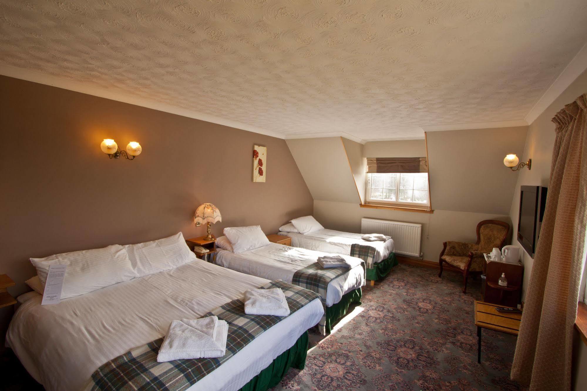 Duke Of Gordon Hotel Kingussie Buitenkant foto