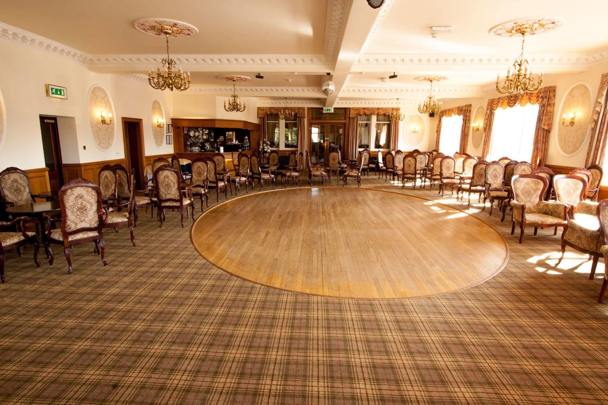 Duke Of Gordon Hotel Kingussie Buitenkant foto