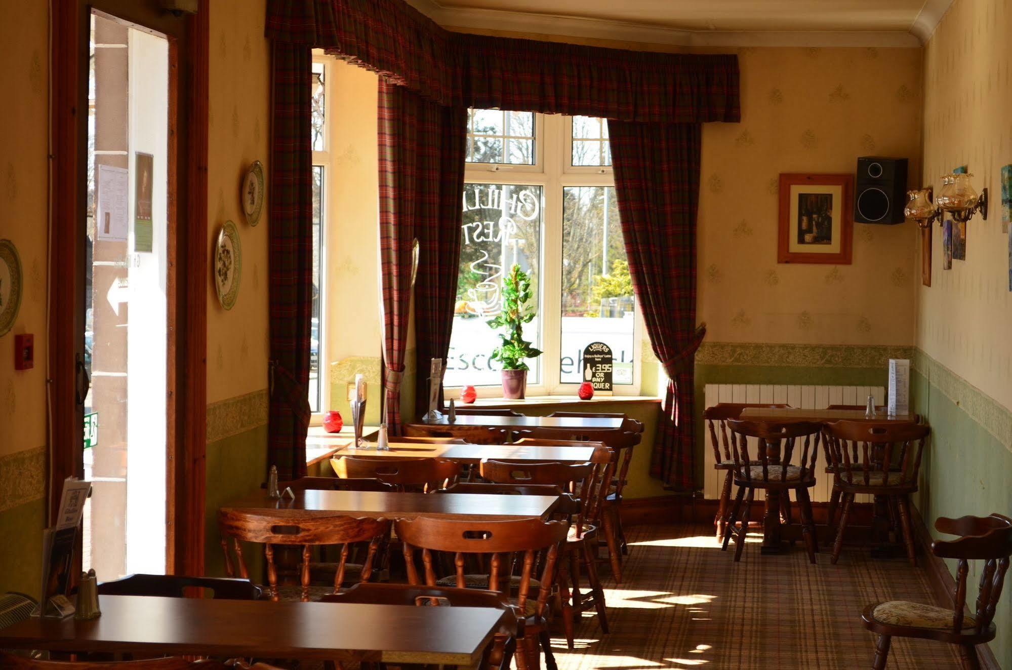 Duke Of Gordon Hotel Kingussie Buitenkant foto