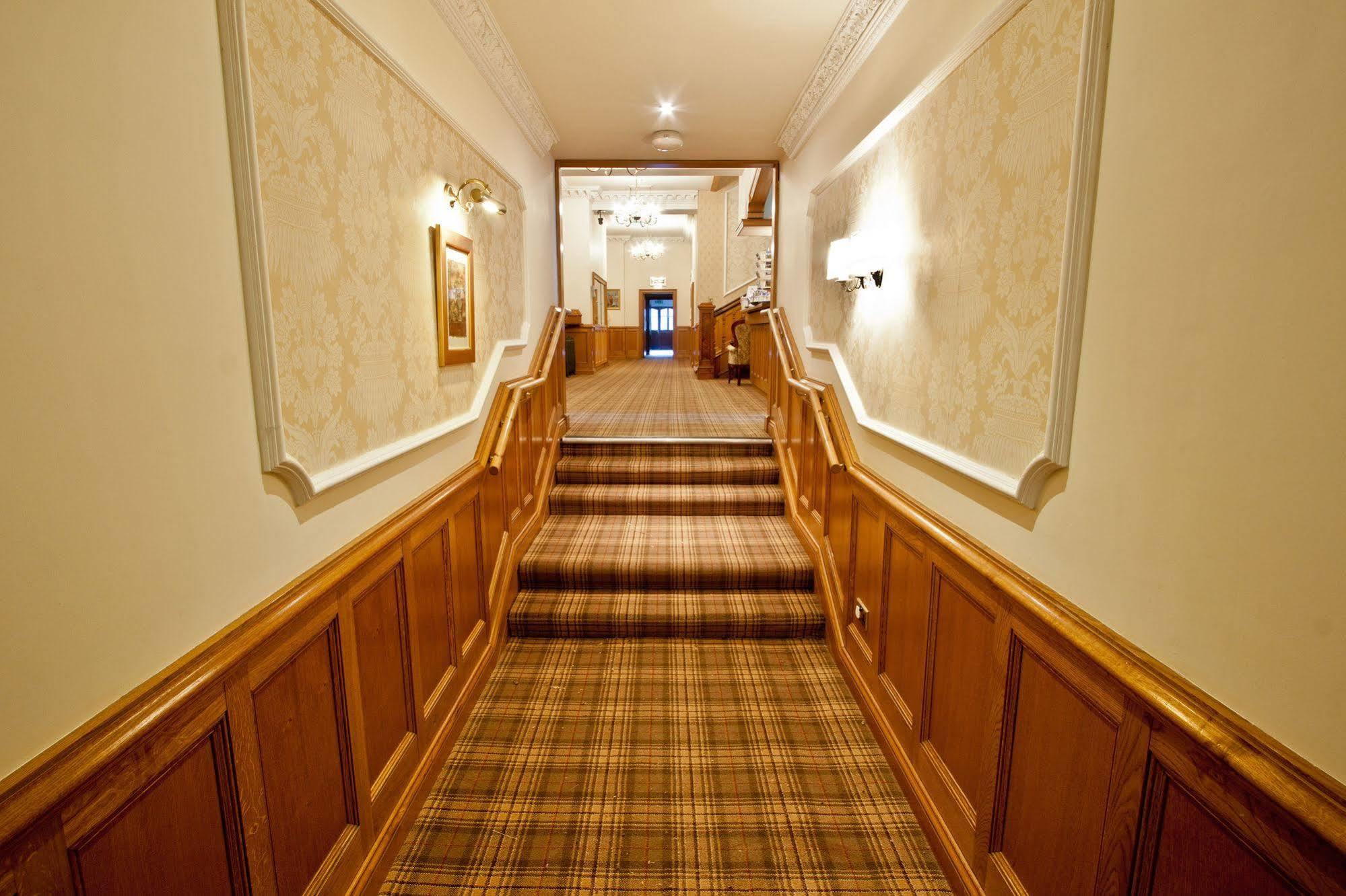 Duke Of Gordon Hotel Kingussie Buitenkant foto